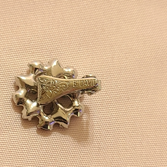 B. David Blue White Crystal Wreath Brooch Clip On Earrings Set Rhodium Plated - Picture 6 of 8